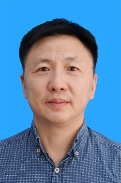 龔維書記藍底證件照.jpg
