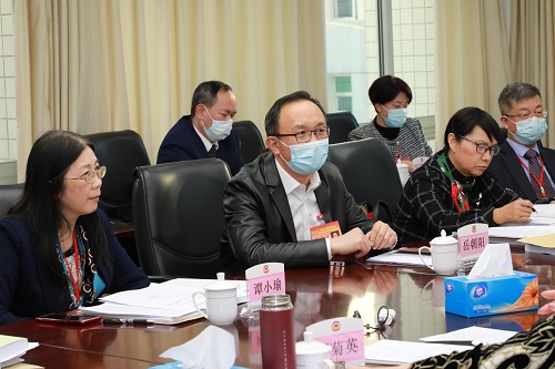 區(qū)政協副主席岳朝陽下組與委員交流.JPG