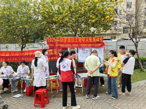 “健康中國進社區(qū),、青春志愿暖民心”的健康服務(wù)活動現(xiàn)場.png